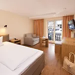 Hirsch Hotel 4*