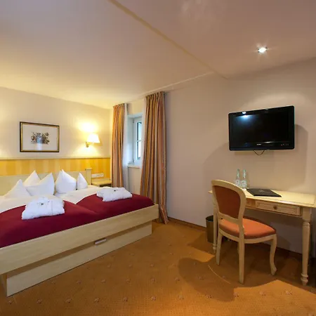 Hirsch Hotel 4*
