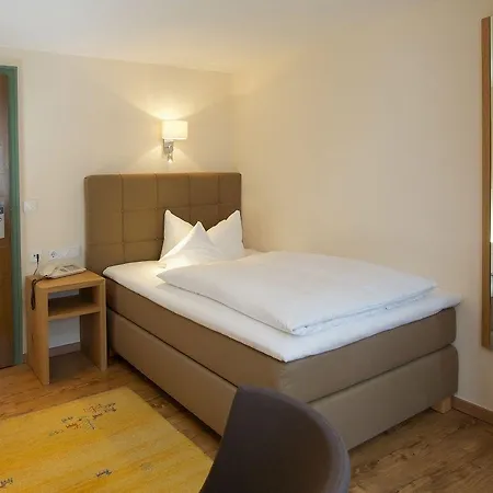 Hirsch Otel 4*