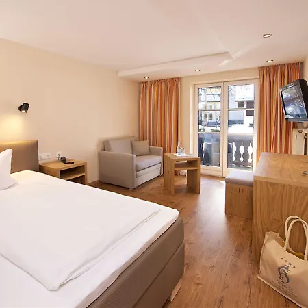 Hirsch Hotel 4*
